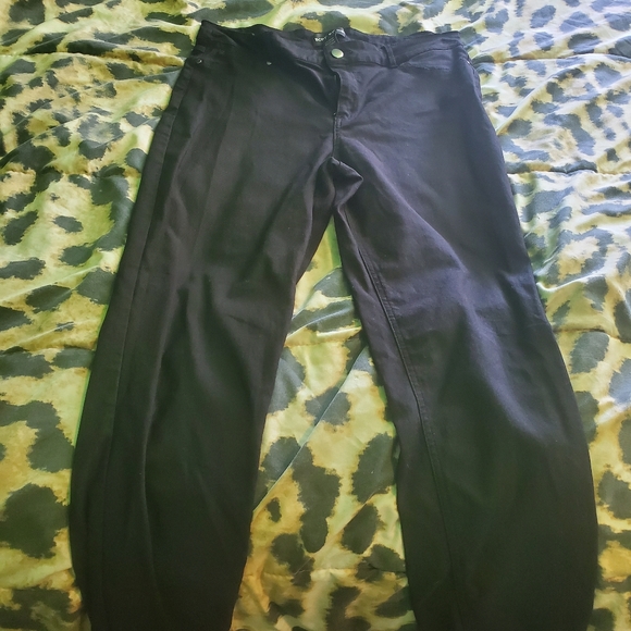 Black Ankle Capris⚡⚡ - Picture 1 of 4